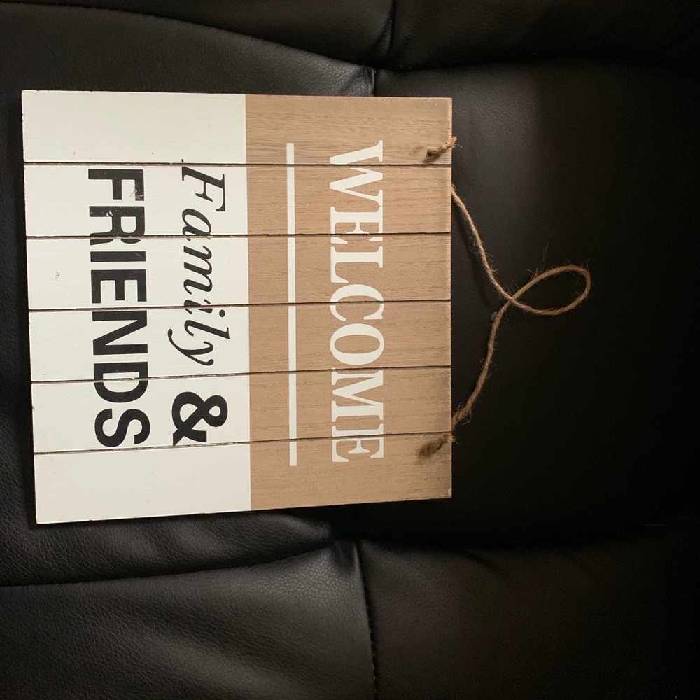 Wooden welcome sign small